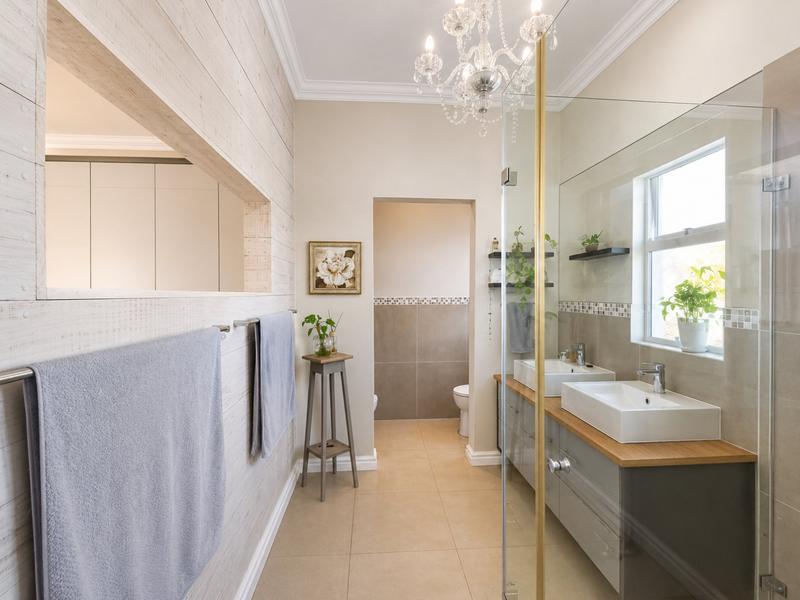 6 Bedroom Property for Sale in Pearl Bay Western Cape